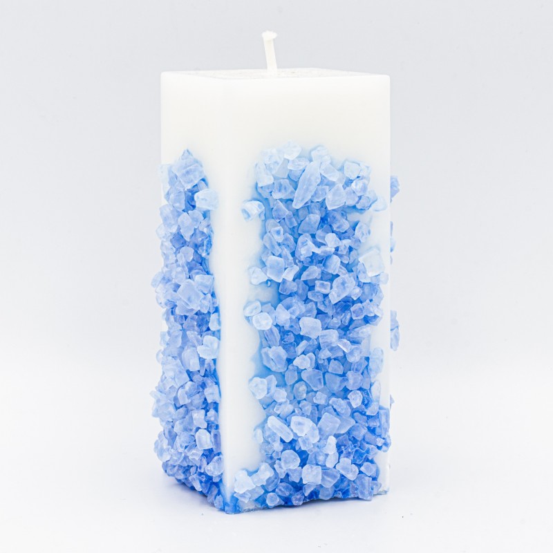 Стеариновая свеча с кристаллами голубой соли, 14х8см.